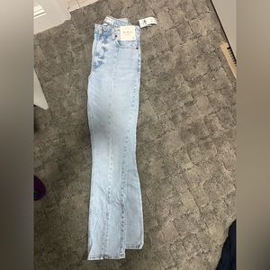 Abercrombie & Fitch the skinny high rise with front slit. Size 26/2. Curve love.